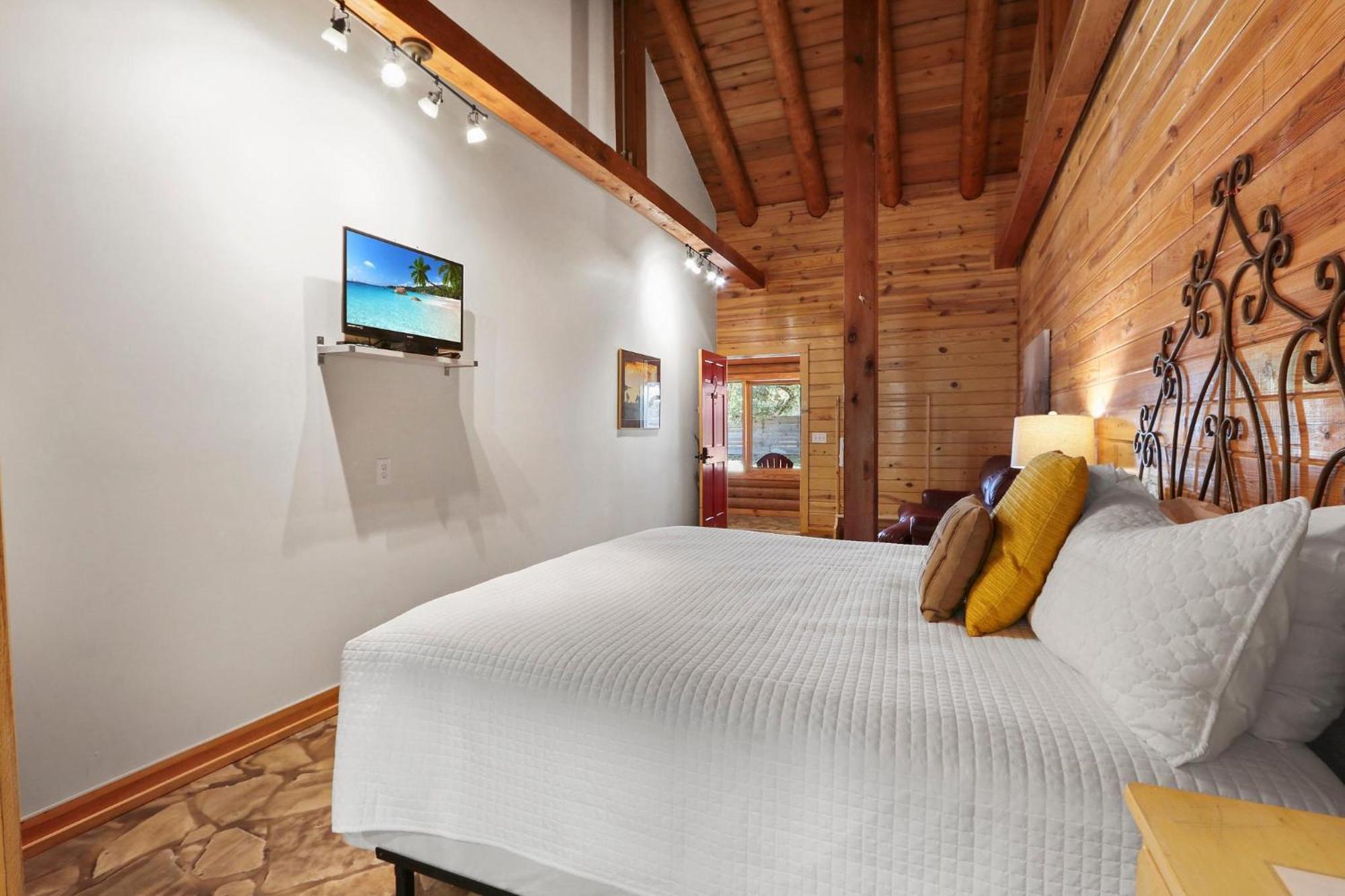 Wimberley Log Cabins Resort And Suites- Unit 2 מראה חיצוני תמונה
