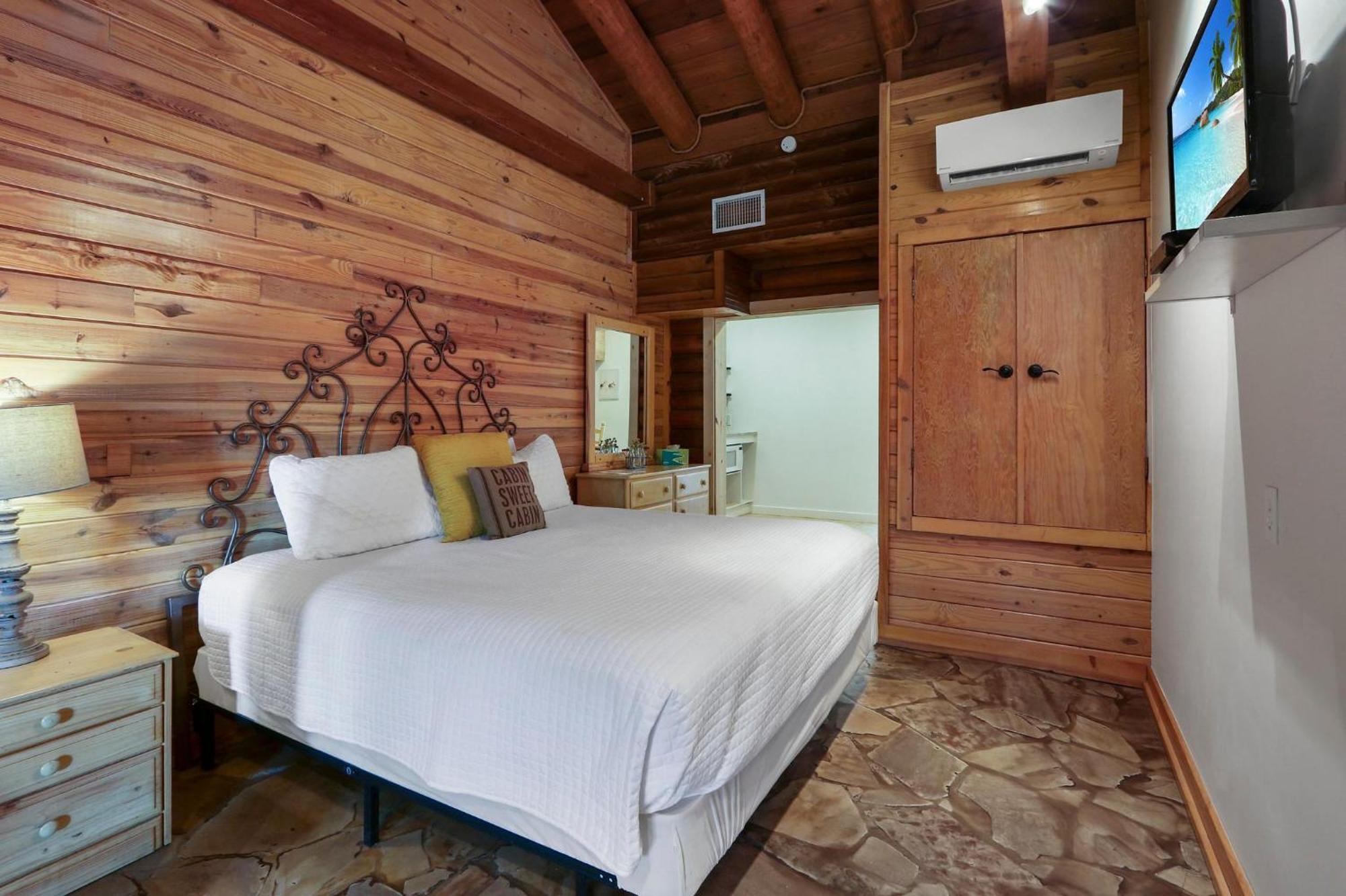 Wimberley Log Cabins Resort And Suites- Unit 2 מראה חיצוני תמונה